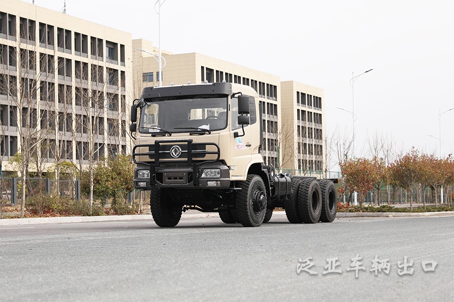 东风六驱后八轮专用底盘_210马力越野运兵车升级款_后八轮军车底盘改装厂家
